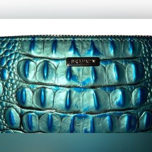 NWT Brahmin 🔥Wristlet in Peacock! HTF! Includes Dustbag!